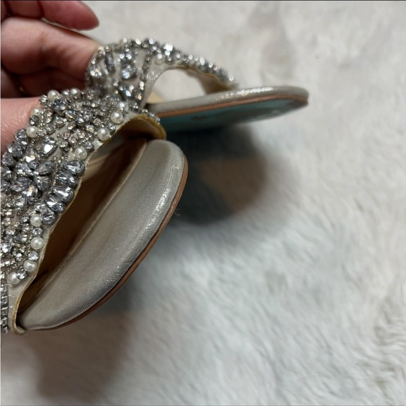 Betsey Johnson Wedding Shoes Size 10 Bridal Rhinestone Pearl Embellished - Picture 4 of 12